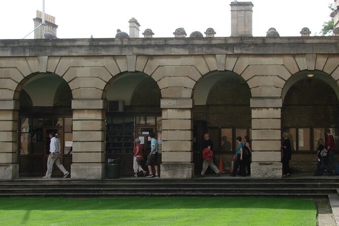 1.5-hour Oxford University and Colleges Walking Tour - Meeting and Cancellation Policy