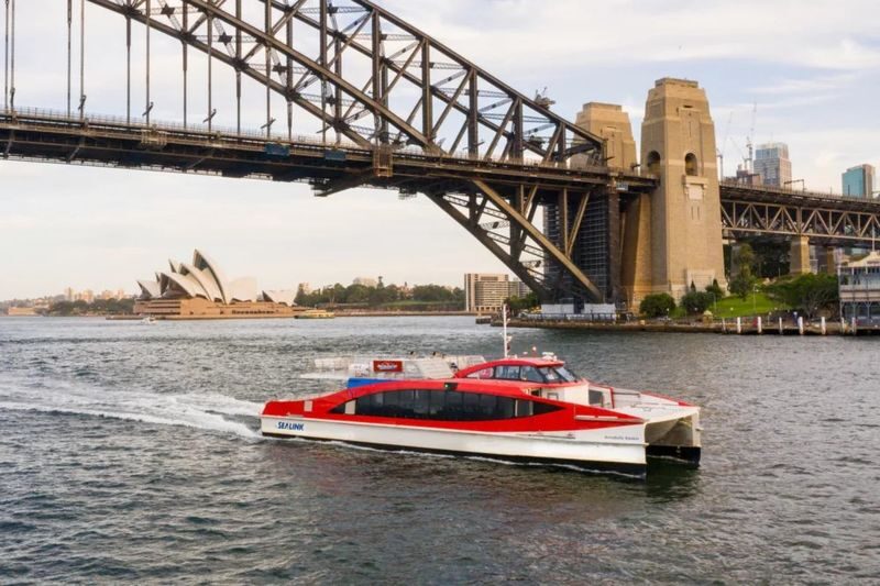 1.5 Hour Sydney Harbour Sightseeing Cruise Tour - A short circuit from Circular Quay