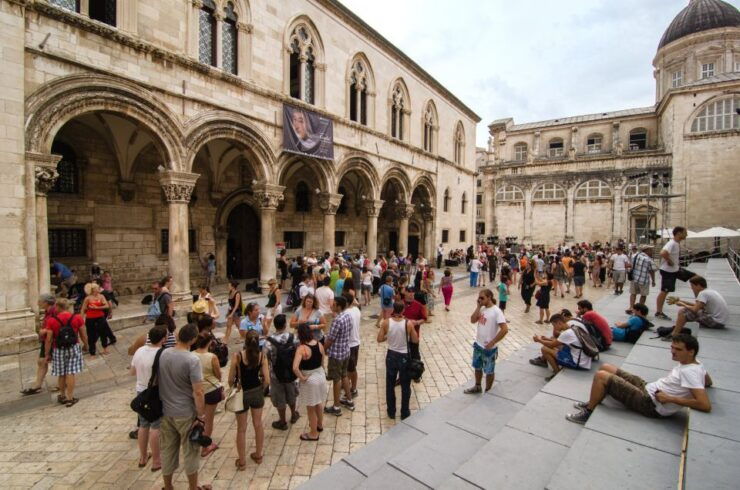 1.5-Hour Walking Tour of Dubrovnik's Old Town - Tour Duration and Guide Availability