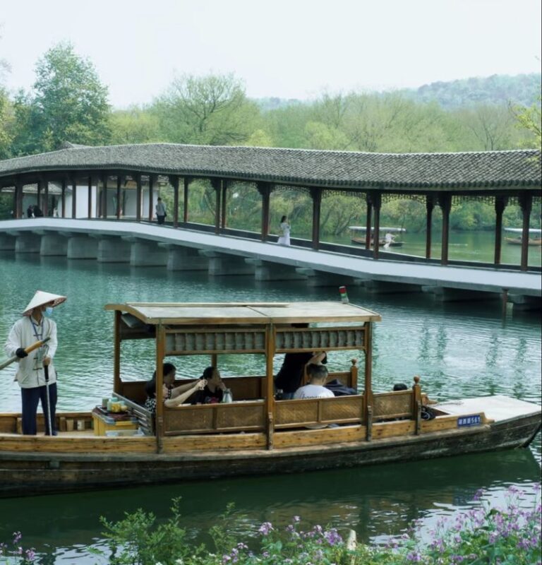 1.5-hour West Lake Secret Realm: Rowboat/Hand-rowed Boat Charter + Tea Tasting + Private Guided Tour Service - Flower Harbor after the cruise