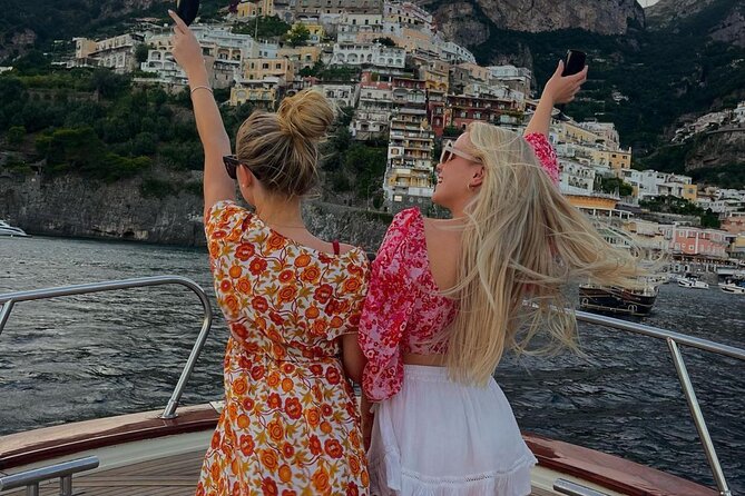 1.5 Hrs Shared Sunset Trip With Drinks and Snacks Frm Positano - Positive Experiences and Reviews