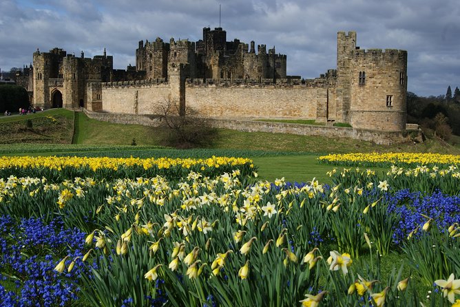1 Day Alnwick Castle, Holy Island & Scottish Borders - The Sum Up