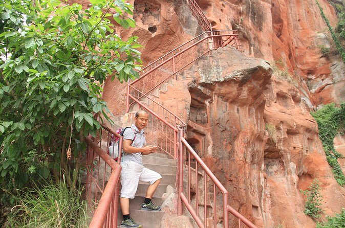 1-Day Chengdu Layover Tour: Leshan Giant buddha with Round Airport Transfer - Deep Dive into the Itinerary