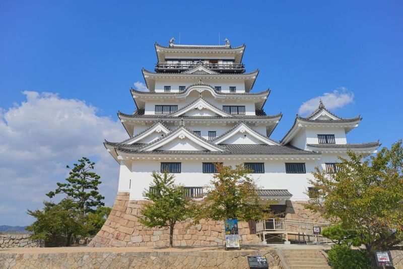 1-Day Fukuyama Tour: Castle, Tomonoura Port Town, and Sensui-jima - Fukuyama Castle: A Morning of Reconstruction and Local History