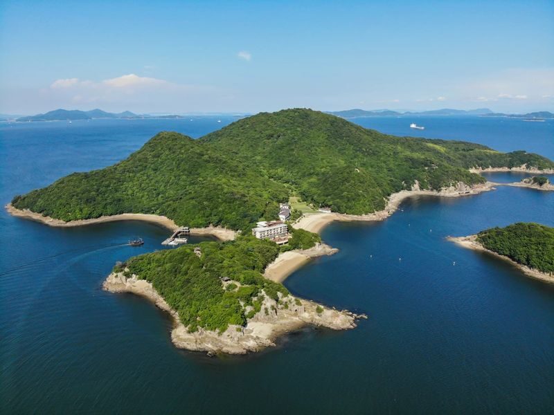 1-Day Fukuyama Tour: Castle, Tomonoura Port Town, and Sensui-jima - Tomonoura: Old Streets, Shrine, and Harbor Landmarks