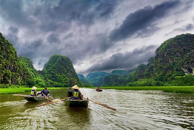 1-Day Hoa Lu Ancient Capital and Boat Trip in Tam Coc From Hanoi - Hoa Lu Ancient Capital: A Glimpse of Vietnams History