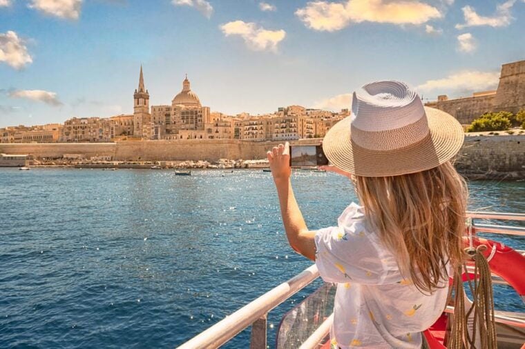 1-Day Hop-On Hop-Off Bus + Harbour Cruise (CMO) - The Landmarks and Stops