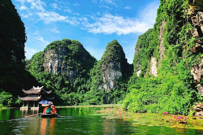 1 Day Luxury Tour in Bai Dinh, Trang an and Mua Cave From Hanoi - Expert Tour Guide