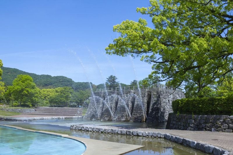 1-Day Miyajima & Iwakuni Tour: Exploring Iconic Japanese Landscapes - Iwakuni Castle: ropeway access to Mount Shiroyama