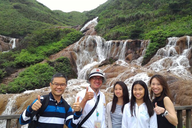 1 Day North Coast Yehliu Jiufen and Shifen Private Tour - Lunch at a Local Restaurant