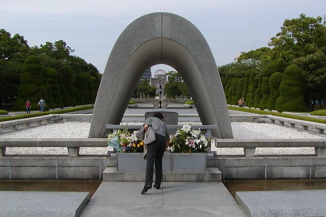 1-Day Private Sightseeing Tour in Hiroshima and Miyajima Island - Tour Highlights