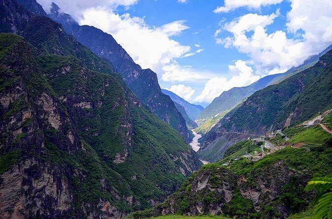 1 Day Tiger Leaping Gorge Hiking Tour from Lijiang - The Balance of Value and Experience