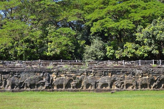 1-Day Tour With Private Transportation and English Speaking Guide - Booking and Cancellation Policies