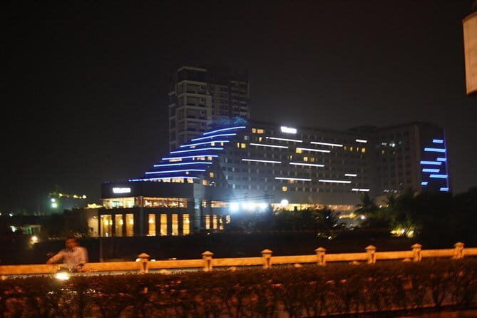 1-Day Trip to The Taj Mahal and Agra from Pune with Both side Commercial Flights - The Sum Up