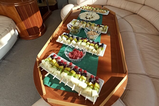 1 Hora De Navegación Almuerzo O Cena Española Para 2 Personas En Un Lujoso Barco a Motor - Overview of the Luxury Motor Boat Cruise