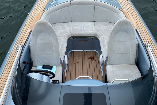 1 Hour by Classic Speedboat on Lake Como - Accessibility and Safety Information