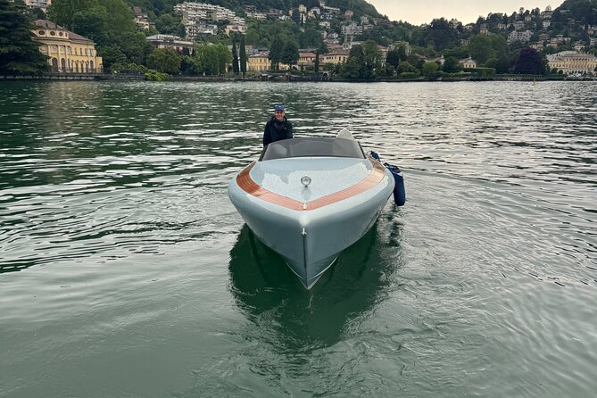 1 Hour by Classic Speedboat on Lake Como - Enjoying Lake Como From the Speedboat