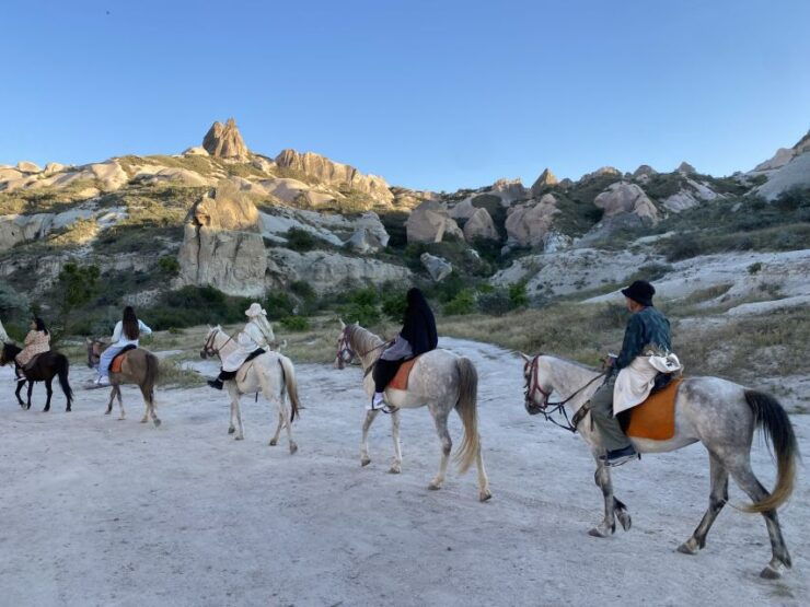 1-Hour HORSE Riding Tour - Tour Overview