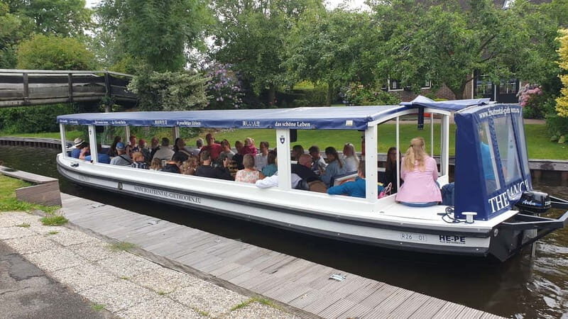 1 Hour Luxury Private Closed Boat Tour with Local Guide - Exploring Giethoorn: A Relaxed and Scenic Boat Tour Experience