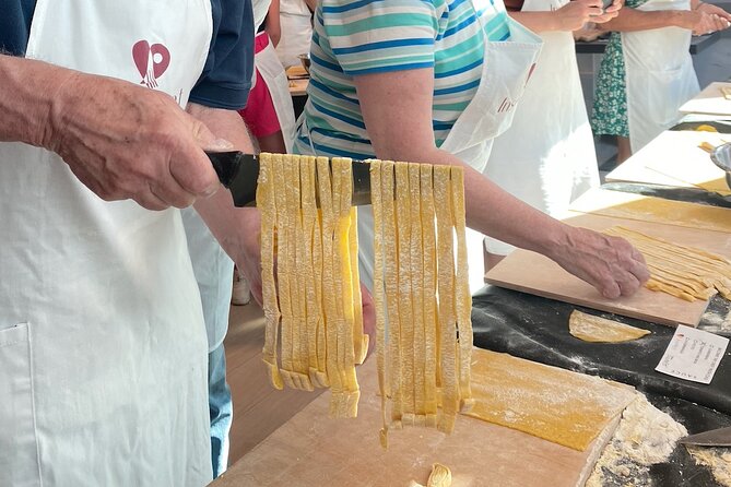 1 Hour Pasta Making Class in Rome - Class Inclusions