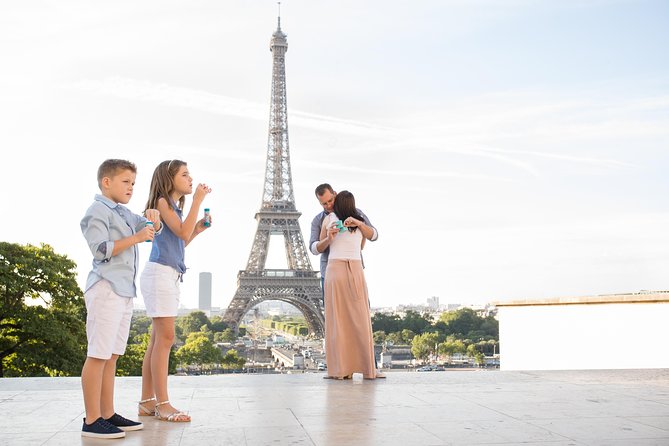 1-hour Photoshoot at the Eiffel Tower Trocadero Paris - Details and Accessibility