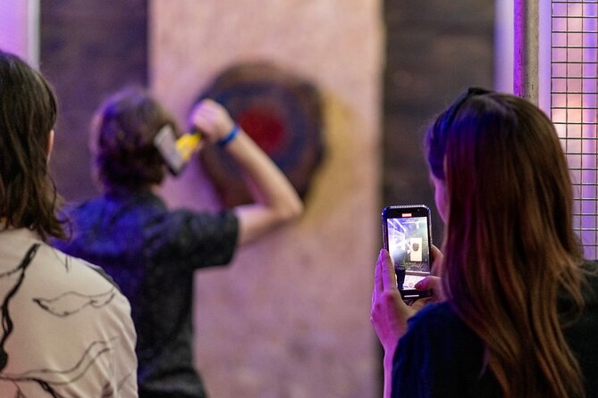1 Hour Private  Axe Throwing Experience in Eastbourne - Whats Included