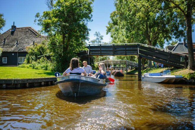 1 Hour Private Boattour With Local Captain Max 8 Persons - Additional Services