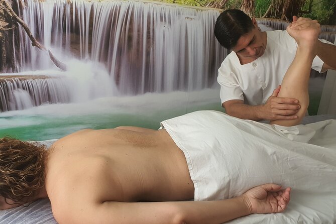 1 Hour Private Chiromassage Session in Seville - Background