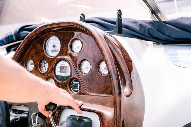 1 Hour Private Cruise on Lake Como Motoscafo Cranchi - Meeting and Pickup