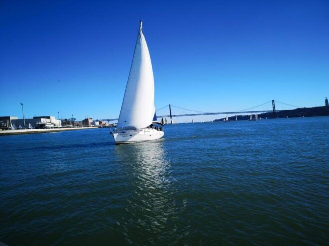 1 Hour Private - Lisbon Sailing Tour With Wine and History - Description