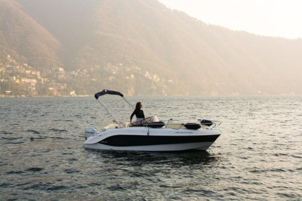 1 Hour Self Driving on Lake Como - Location and Meeting Point