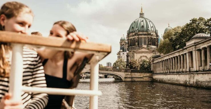 1-Hour Sightseeing Boat Cruise Through Historic Center - Key Points