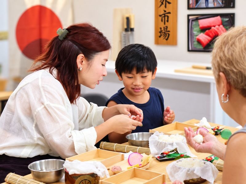 1-Hour Sushi Bento Making in Tsukiji Fish Market - Why the Tsukiji setting matters