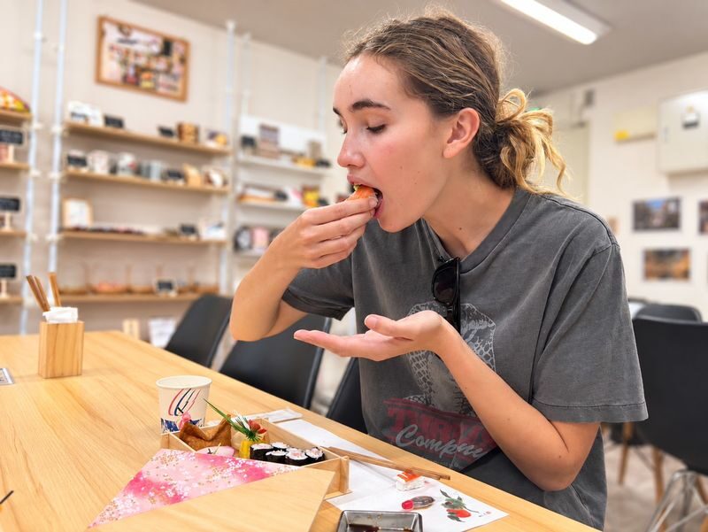 1-Hour Sushi Bento Making in Tsukiji Fish Market - Should you book this Tsukiji sushi class?