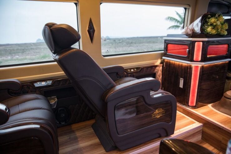 1-Way Transfer Between Hanoi and Ha Long via Limousine Bus - Experience the Luxury Limousine Bus