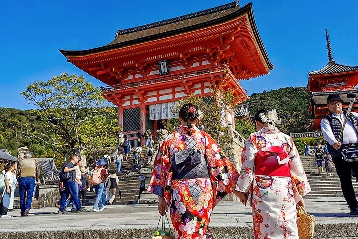 10 Days Classic Japan Super Mini Tour from Tokyo by Agate Travel - Nijo Castle, Osaka Castle and neon-lit streets