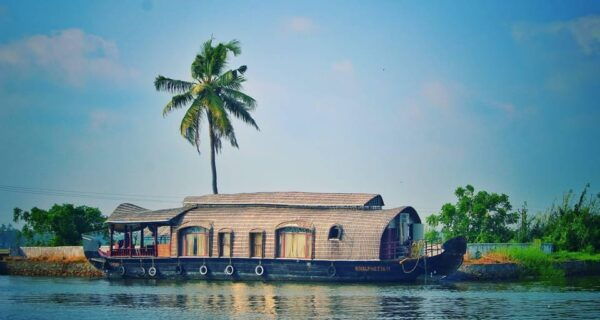 10 Days Private Car and Driver Tour of Tamilnadu & Kerala !! - Cultural Etiquette