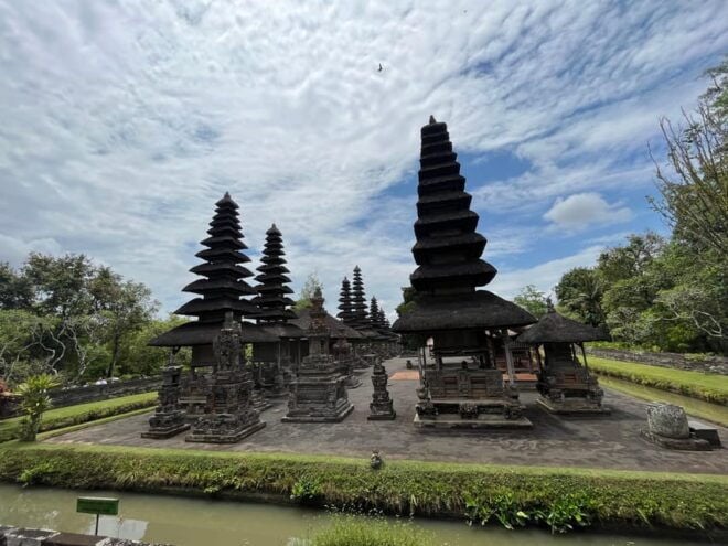 10 Hour West Bali Tour Taman Ayun, Ulun Danu & Tanah Lot - Exploring Tanah Lot Temple