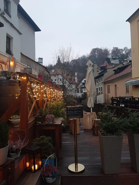 1000 Years of History! Evening Walking Foodie Tour - Itinerary Highlights