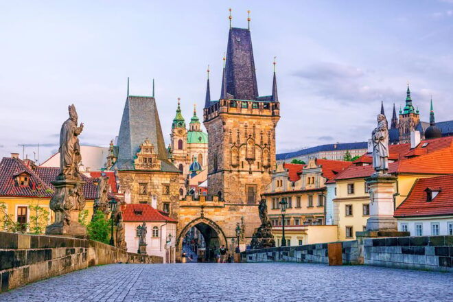 1000 Years of History! Evening Walking Foodie Tour - Culinary Experiences