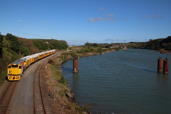 11 Day Shared Rail Tour of NZ North Island - Scenic Retraces and Orchard Views