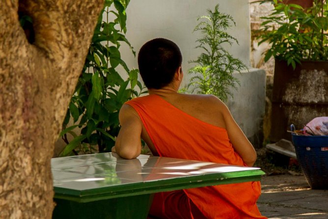12 Days LAOS & VIETNAM - Day 5: Flight to Hanoi