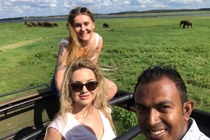 12 Days Sri Lanka Island Adventure and Wild Tour - Exploring the Bustling City