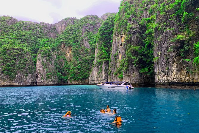 12 Islands Overnight Tour - Ticketing and Language Options