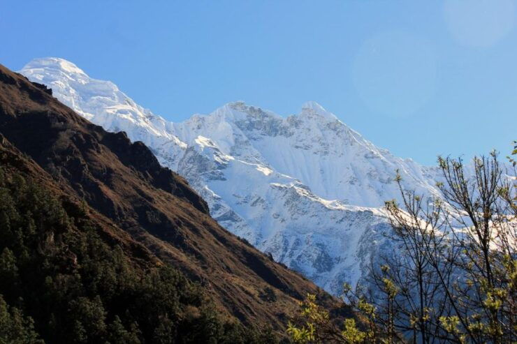15 Days Manaslu Circuit via Larkey La Pass Trek - Trek Duration and Language Details
