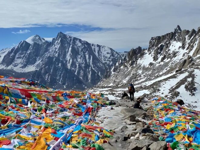 15 Days Mt.Everest & Mt.Kailash Kora Pilgrimage Group Tour - Group Size and Language