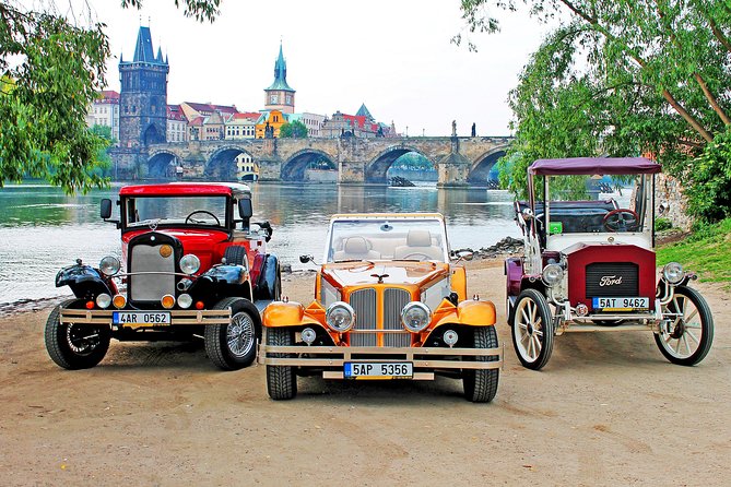 1,5 Hour Oldtimer Convertible Prague Sightseeing Tour - Meeting and Pickup
