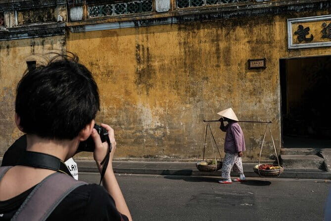 150-Minute Private Morning Old Town Photo Walk - The Role of the Guide