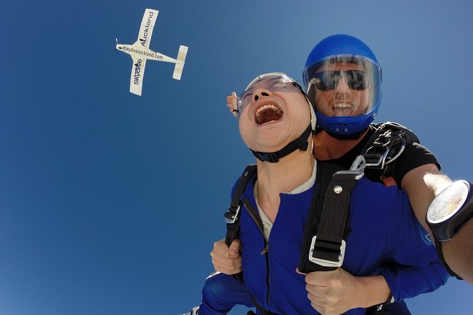 16,000 Feet Tandem Skydive Adventure Private Tour in Auckland - What to Wear and Bring