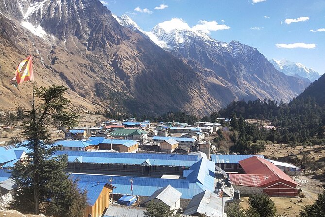17 Days Manaslu Trekking - Guide and Porter Information